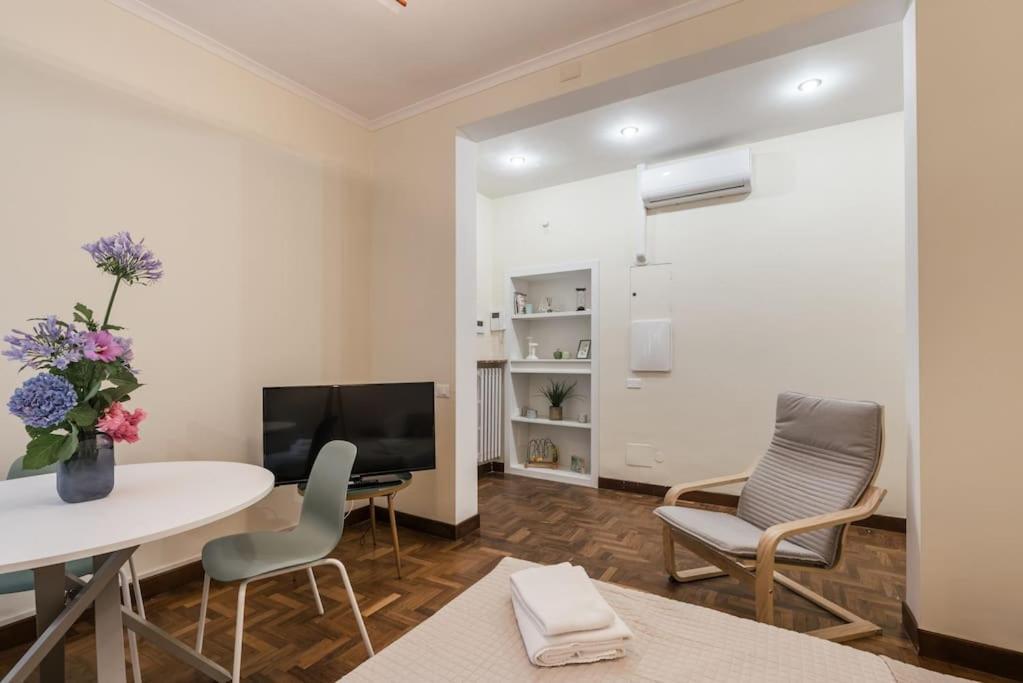 Poerio Home&garden Near The Centre Of Apartment